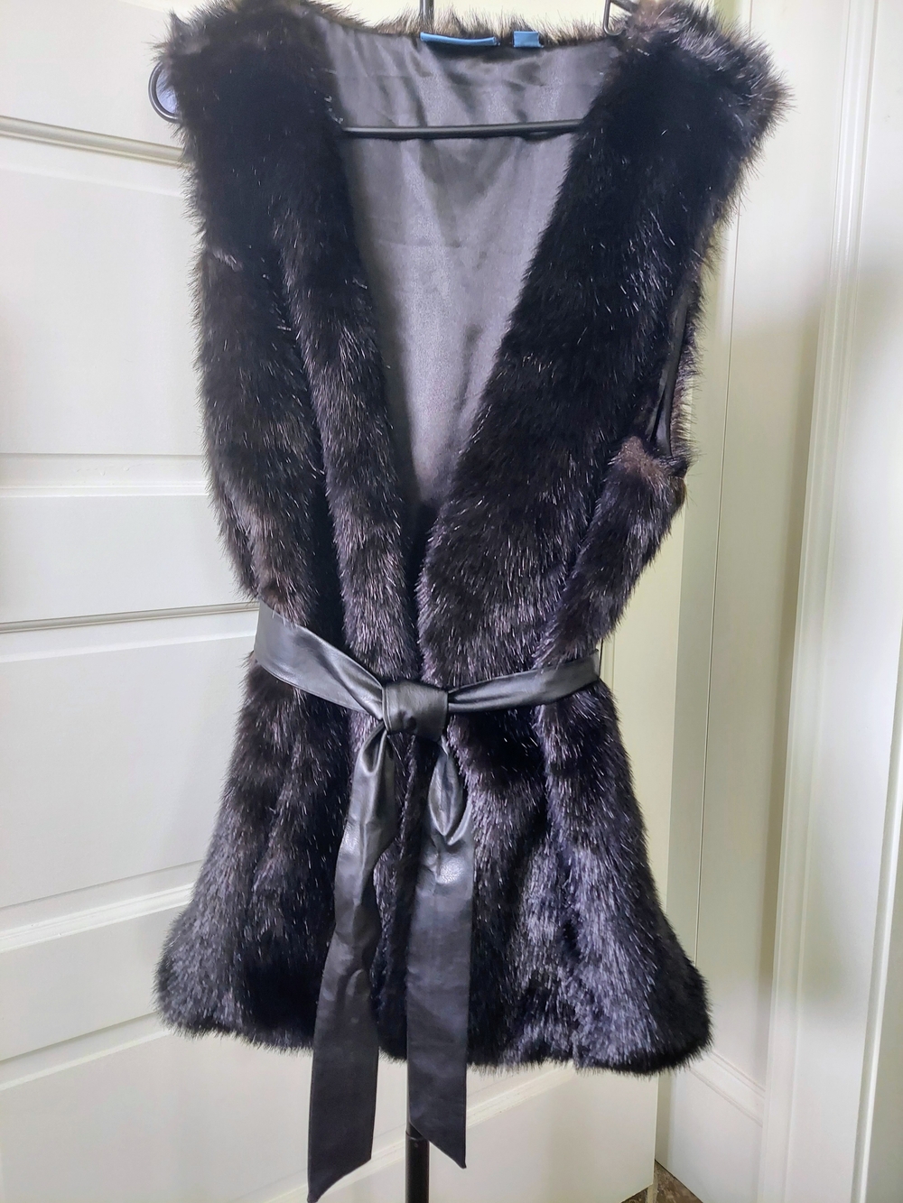 Simply Vera Wang Black Faux Fur Sleeveless Vest with Tie Belt Size L/XL